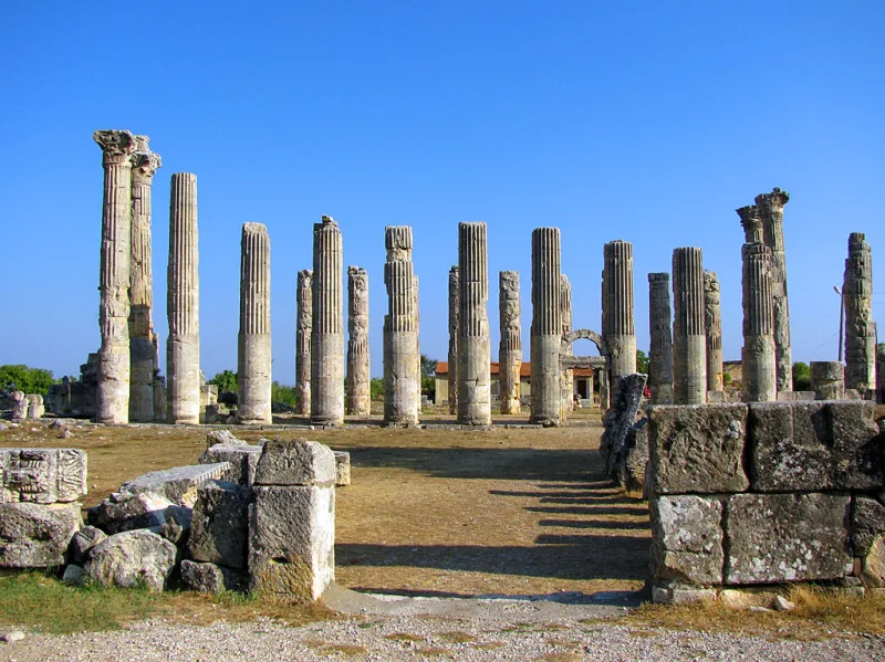 Uzuncaburç (Diokaisareia) — le temple de Zeus Olba à Mersin